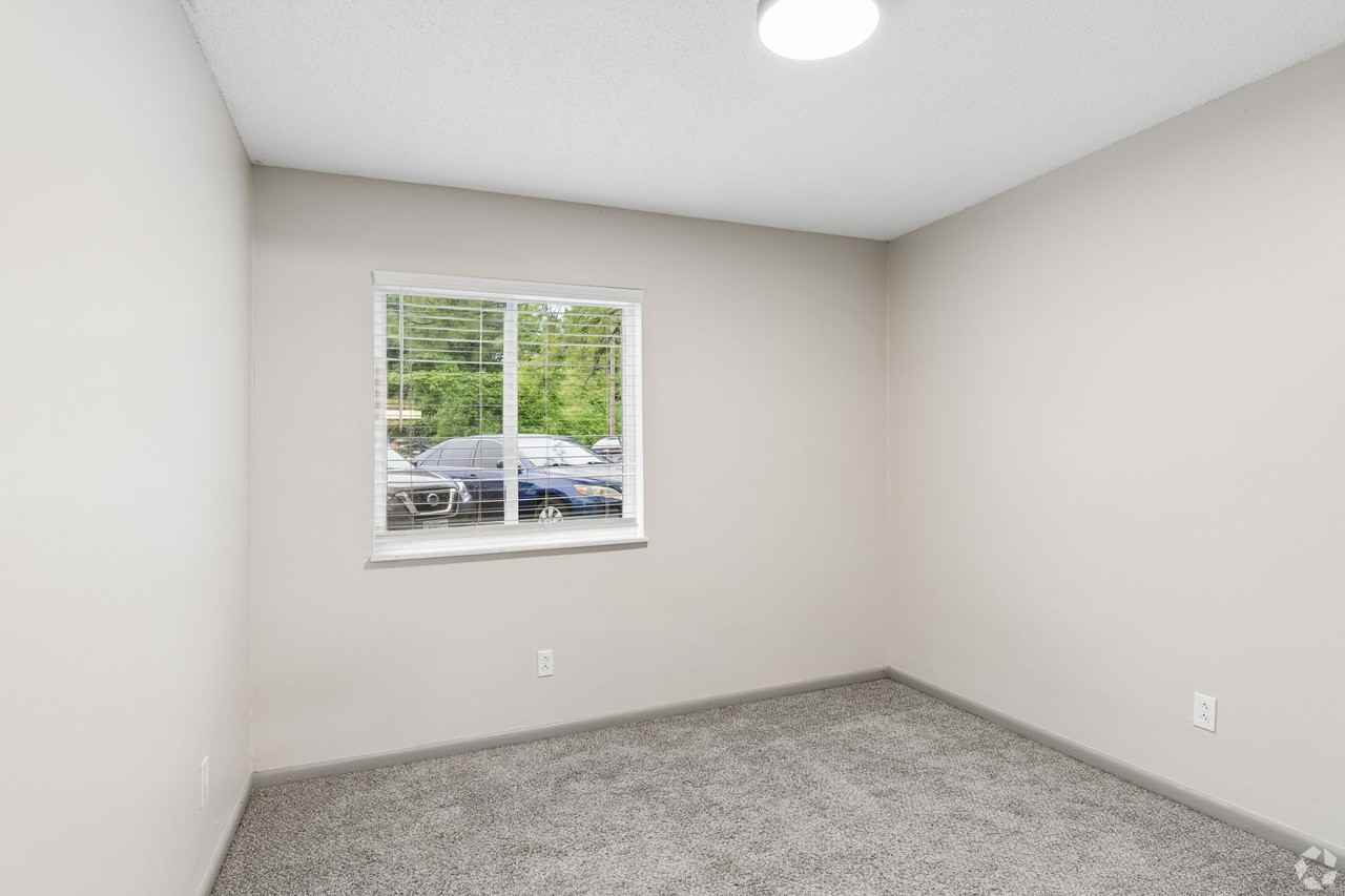 Parkway Apartments - Photo 6 of 39