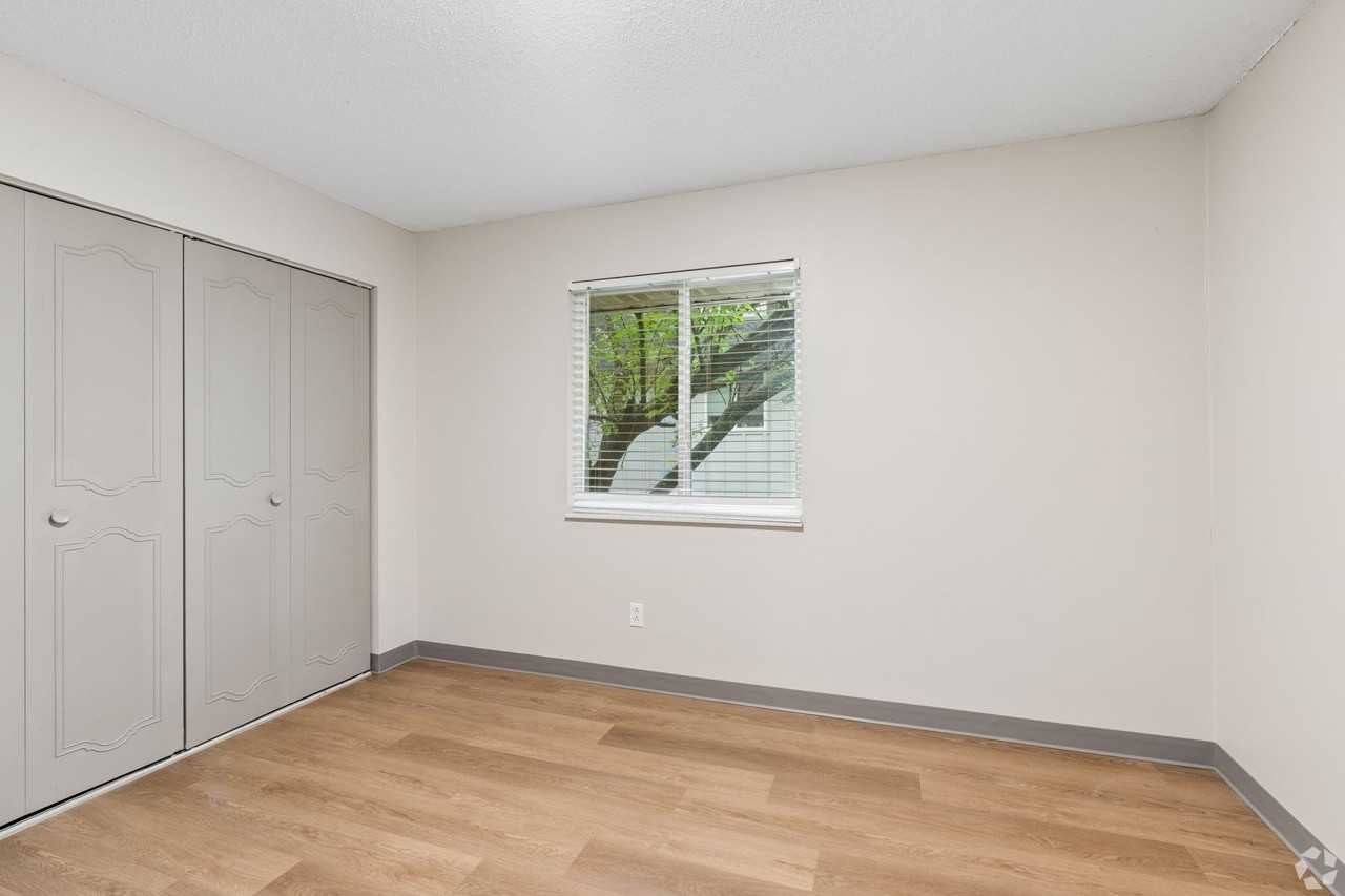 Parkway Apartments - Photo 7 of 39