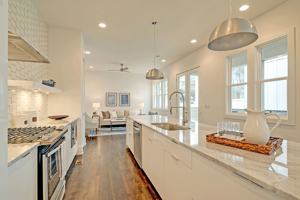 featured image of 423A 35th Ave N