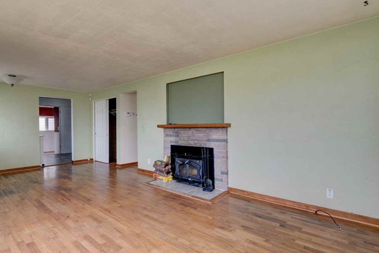 346 Se Quaker St - Photo 4 of 15