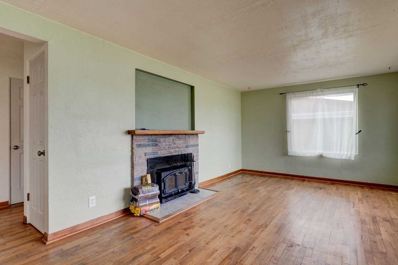 346 Se Quaker St - Photo 5 of 15