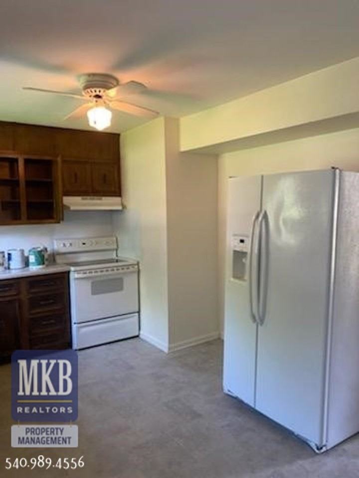 526 Albemarle Ave Se - Photo 2 of 11