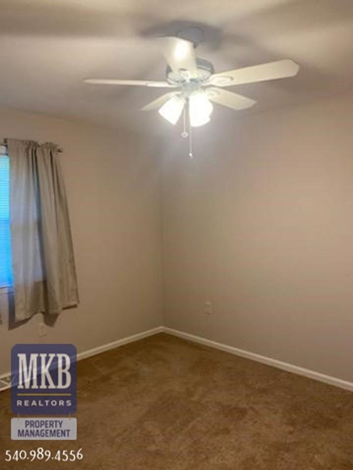 526 Albemarle Ave Se - Photo 7 of 11