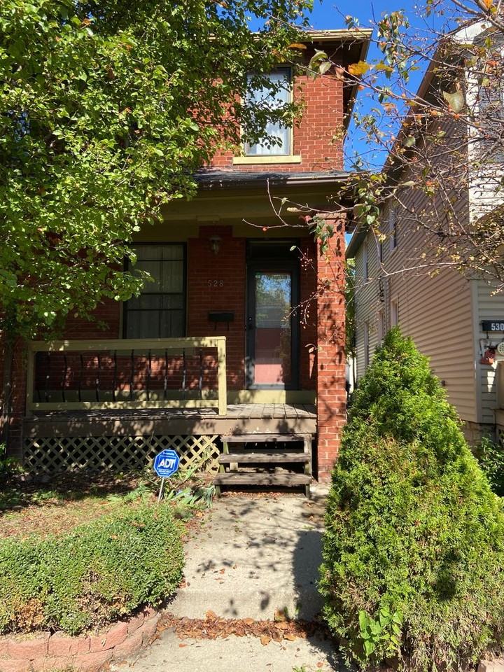 528 E Sycamore St - Photo 2 of 14