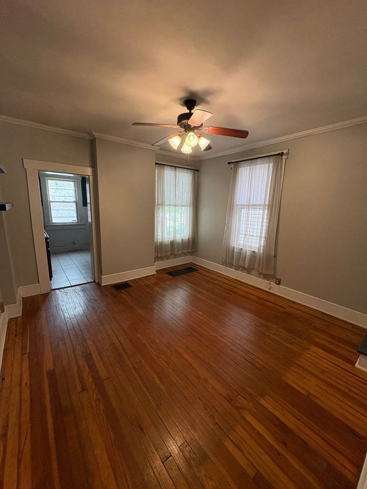 528 E Sycamore St - Photo 5 of 14