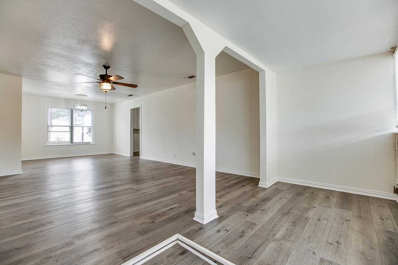 1921 W Avenue J - Photo 2 of 19