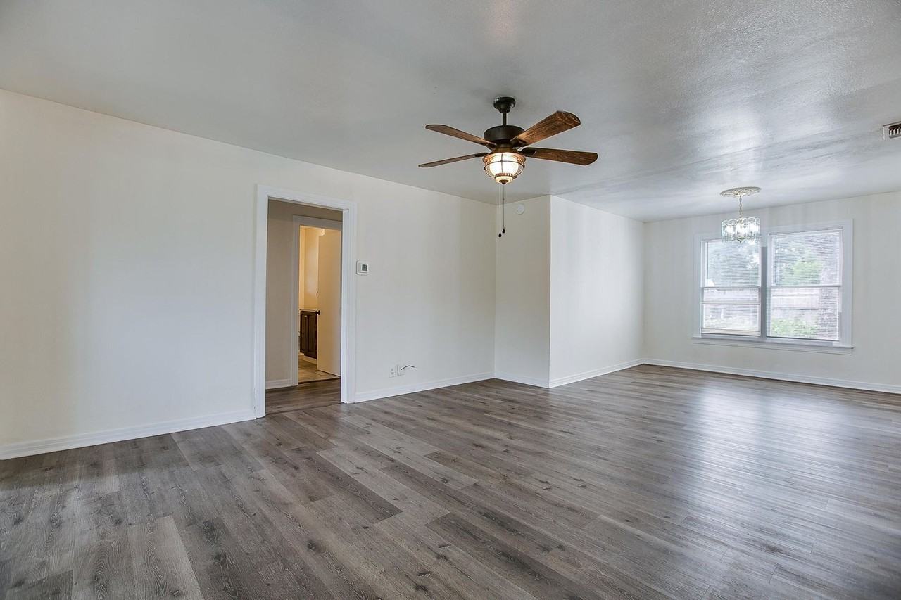1921 W Avenue J - Photo 5 of 19