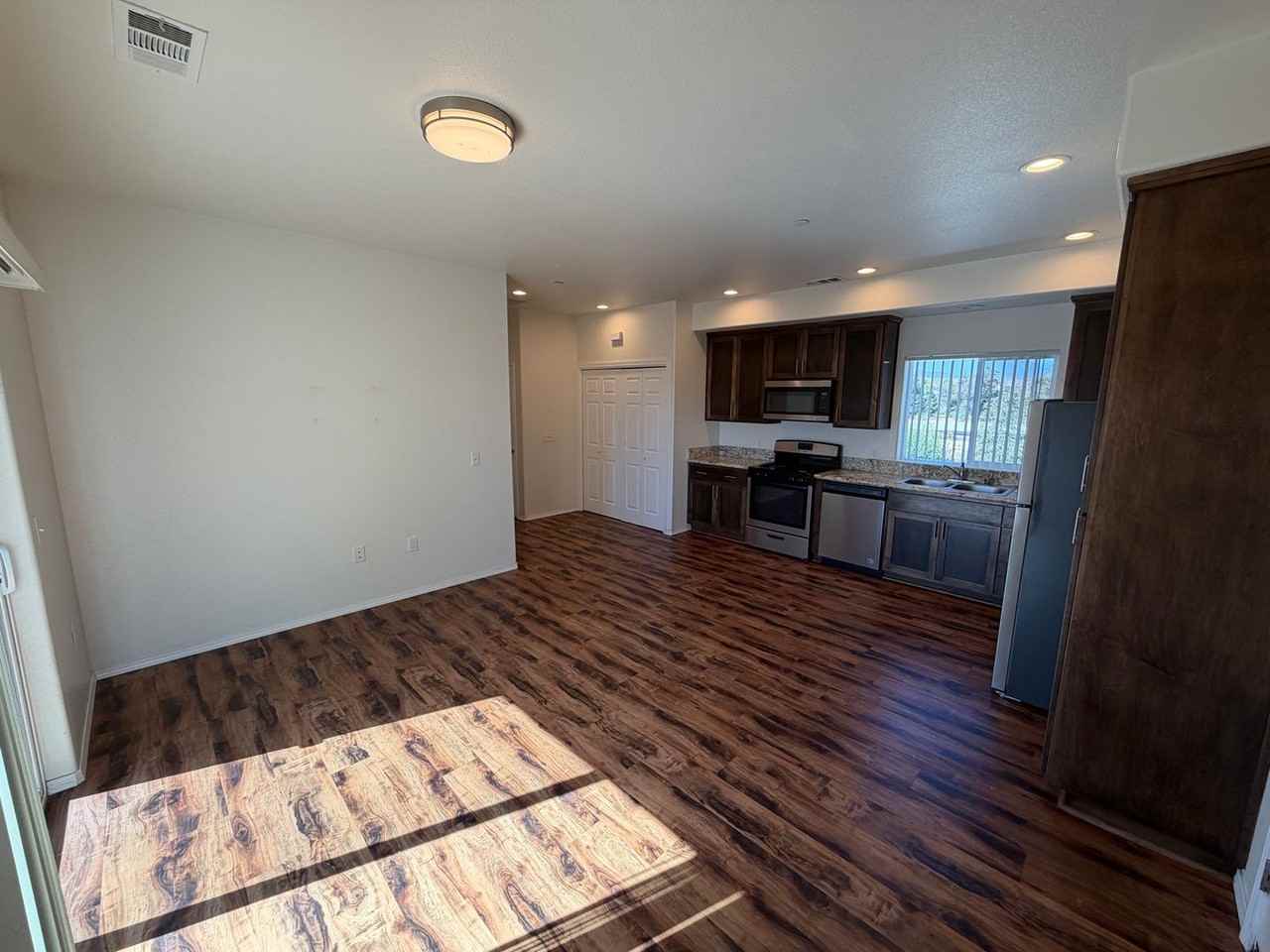 1406 N Bradley Rd Apt D - Photo 2 of 8