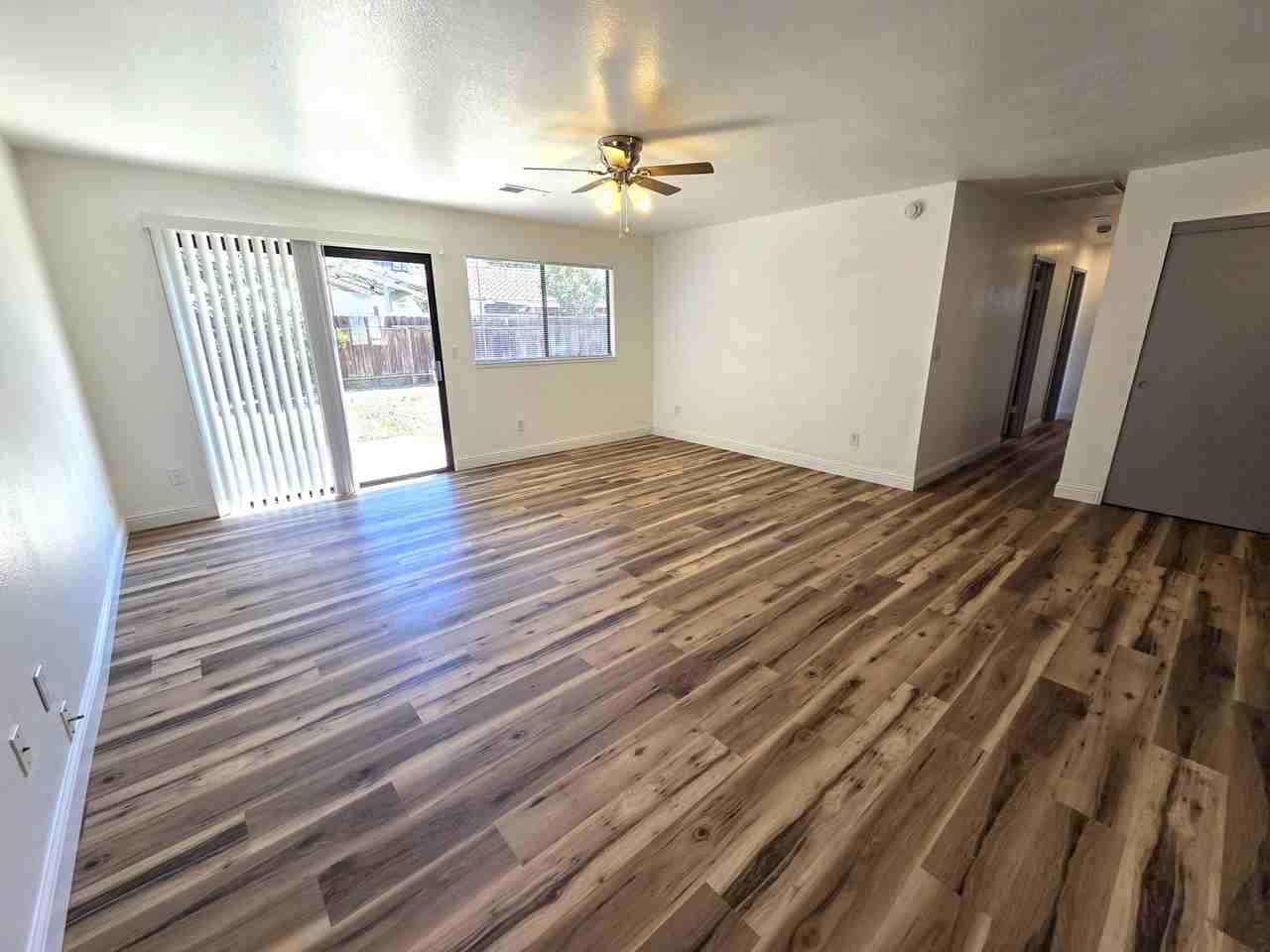 1100 N Patsy Dr - Photo 2 of 10