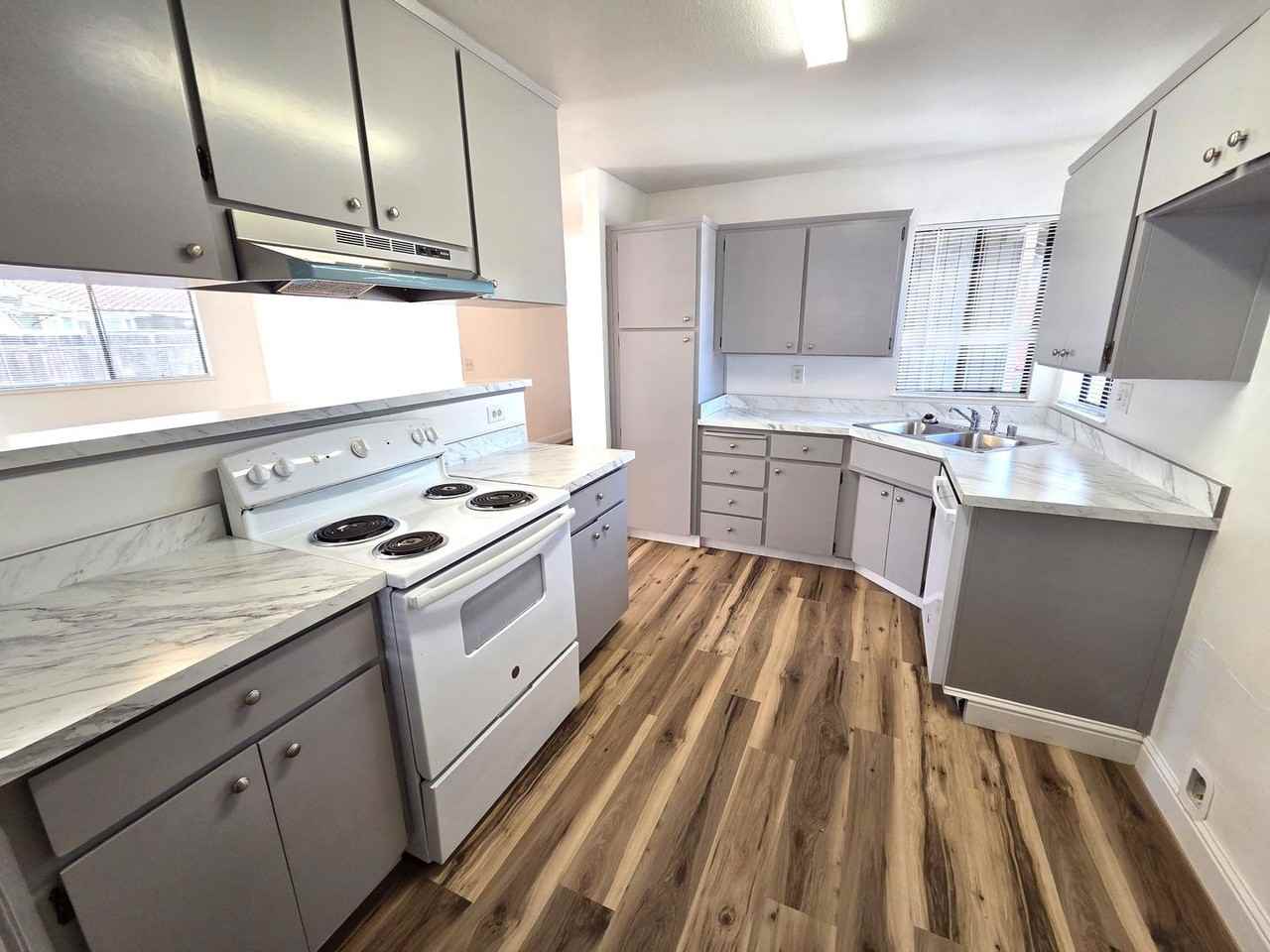 1100 N Patsy Dr - Photo 3 of 10