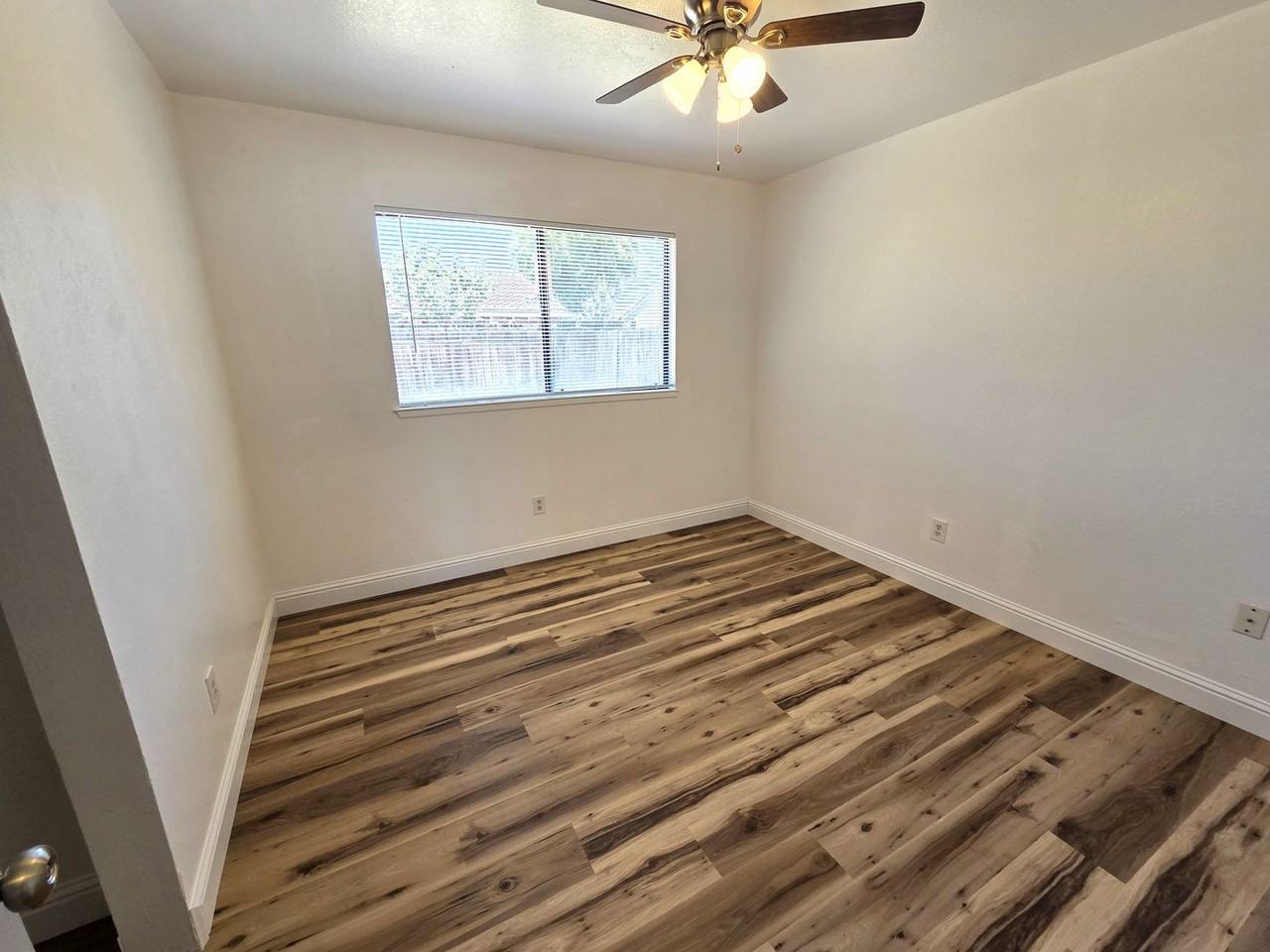 1100 N Patsy Dr - Photo 5 of 10