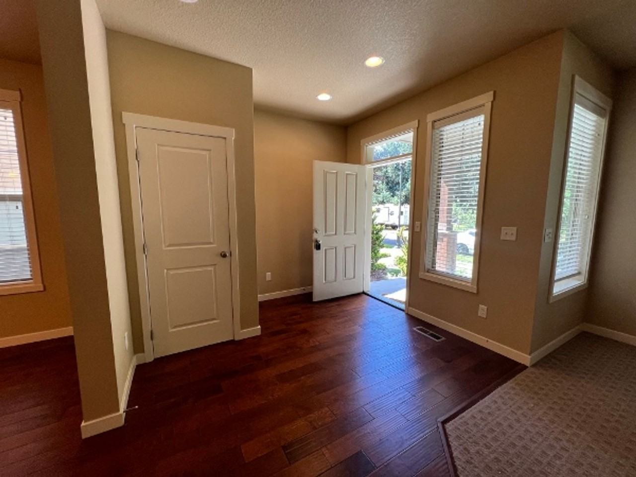 3526 Hepburn St Ne - Photo 3 of 12
