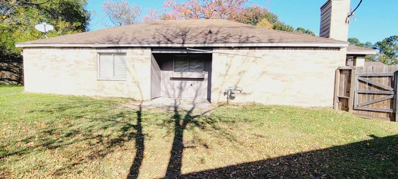 8607 Crystal Cove Cir - Photo 3 of 21