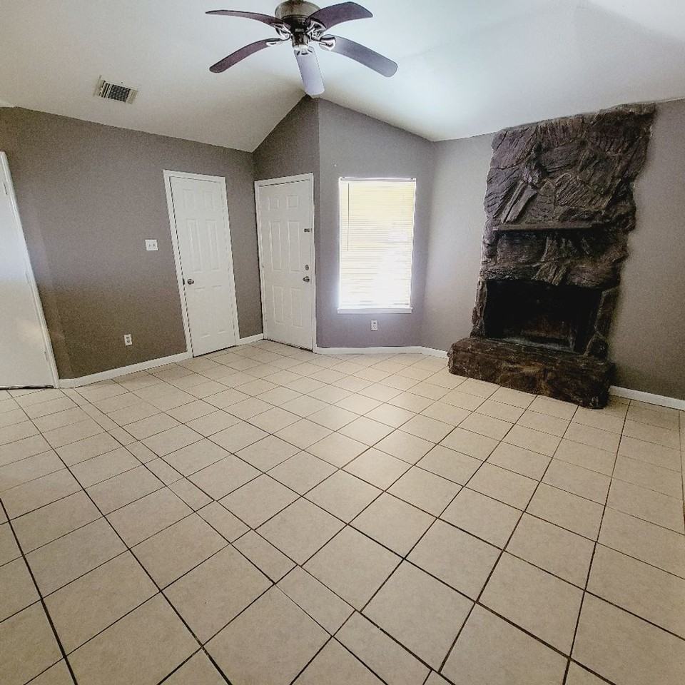 8607 Crystal Cove Cir - Photo 5 of 21