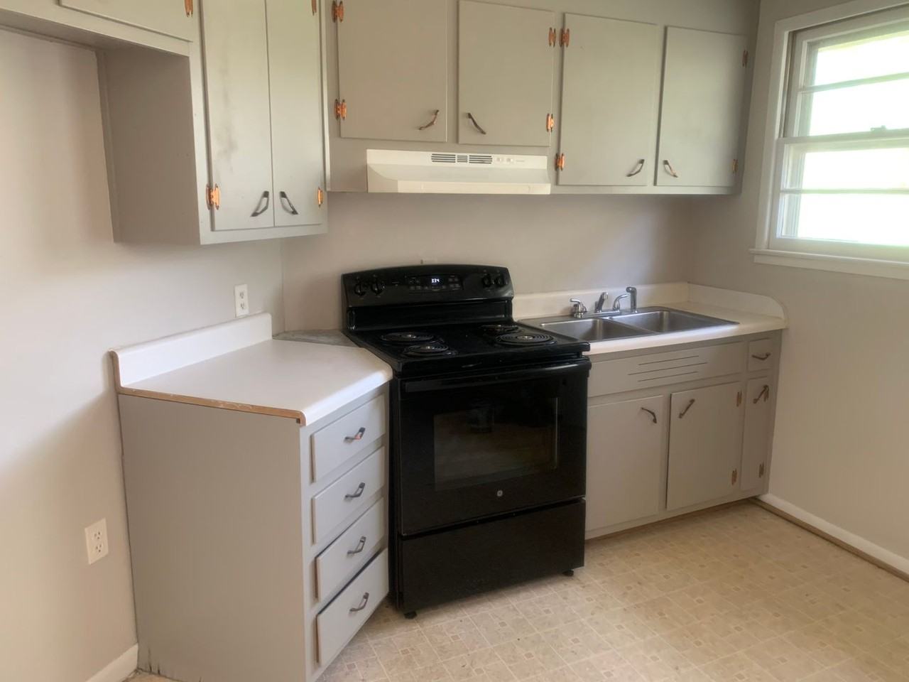 16413 Harrowgate Rd - Photo 3 of 6