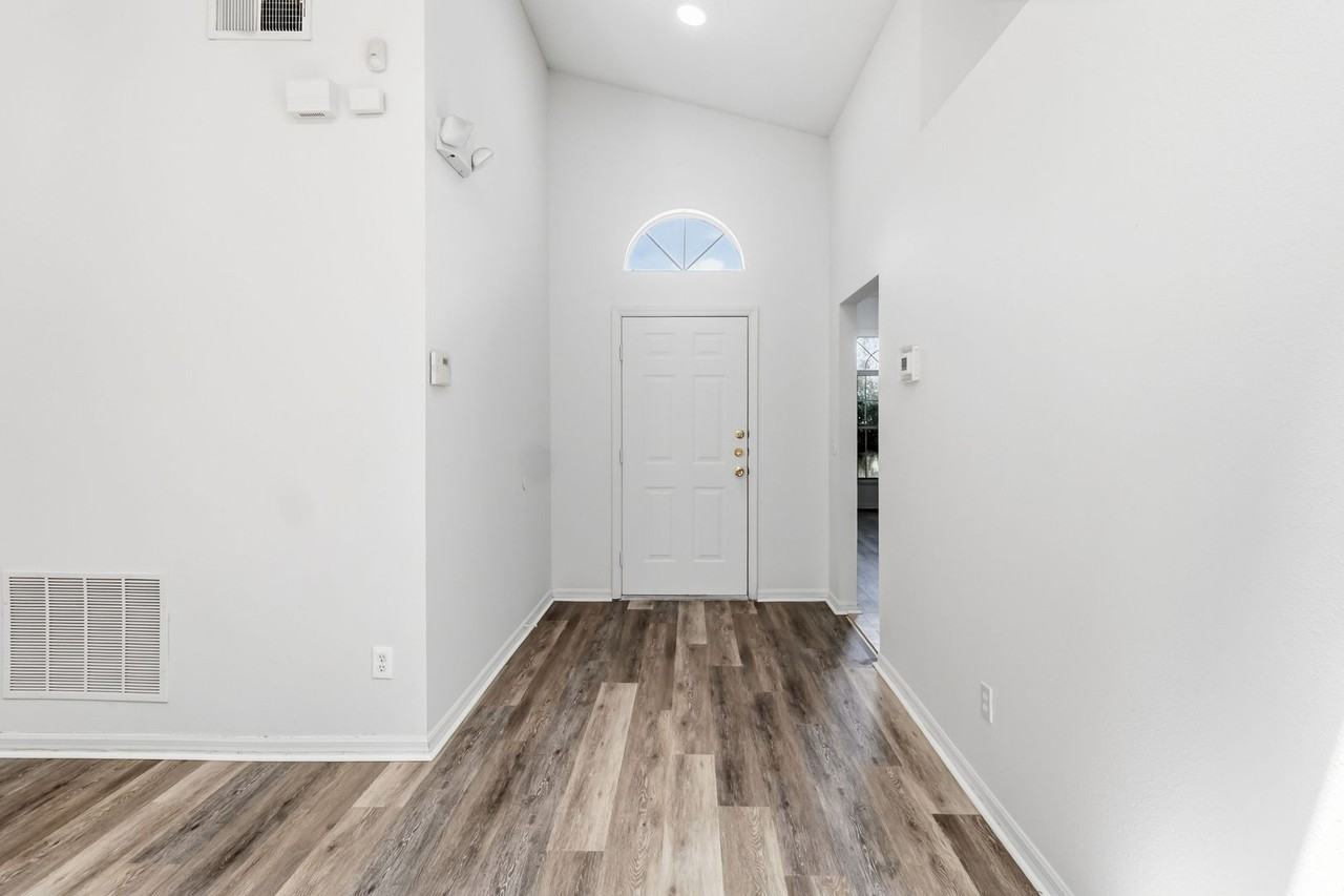 210 Pine Cone Dr - Photo 6 of 33