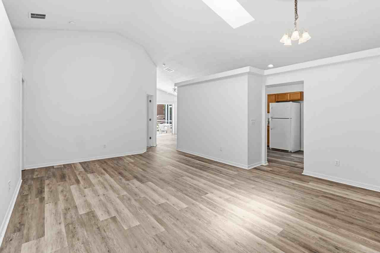 210 Pine Cone Dr - Photo 7 of 33