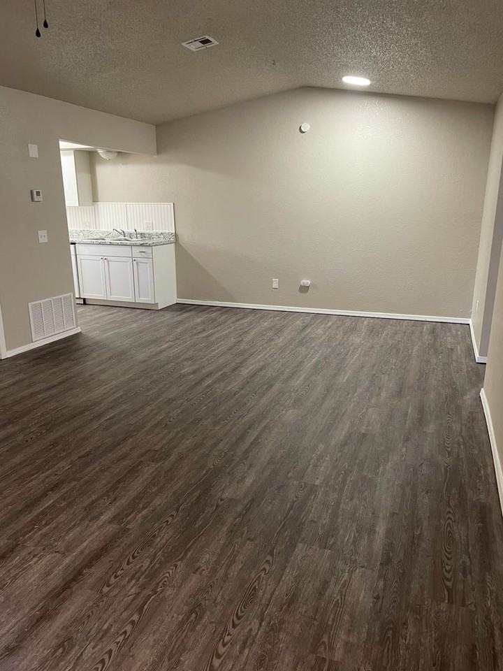 103 Kendra Dr - Photo 2 of 8