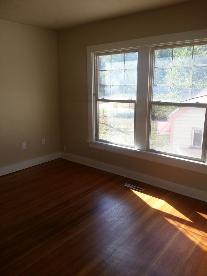 8868 W Park St - Photo 3 of 12