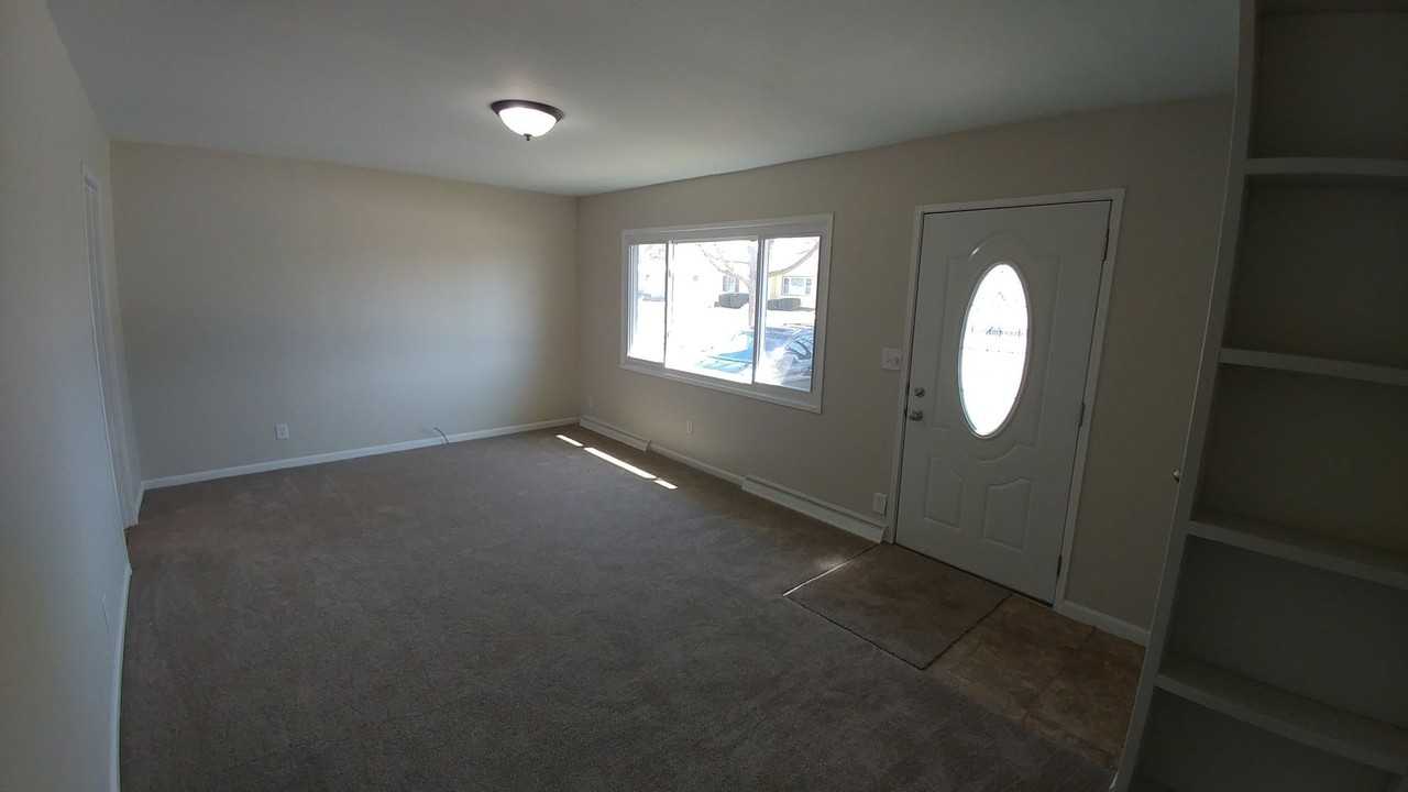 1728 25th St - Photo 2 of 27