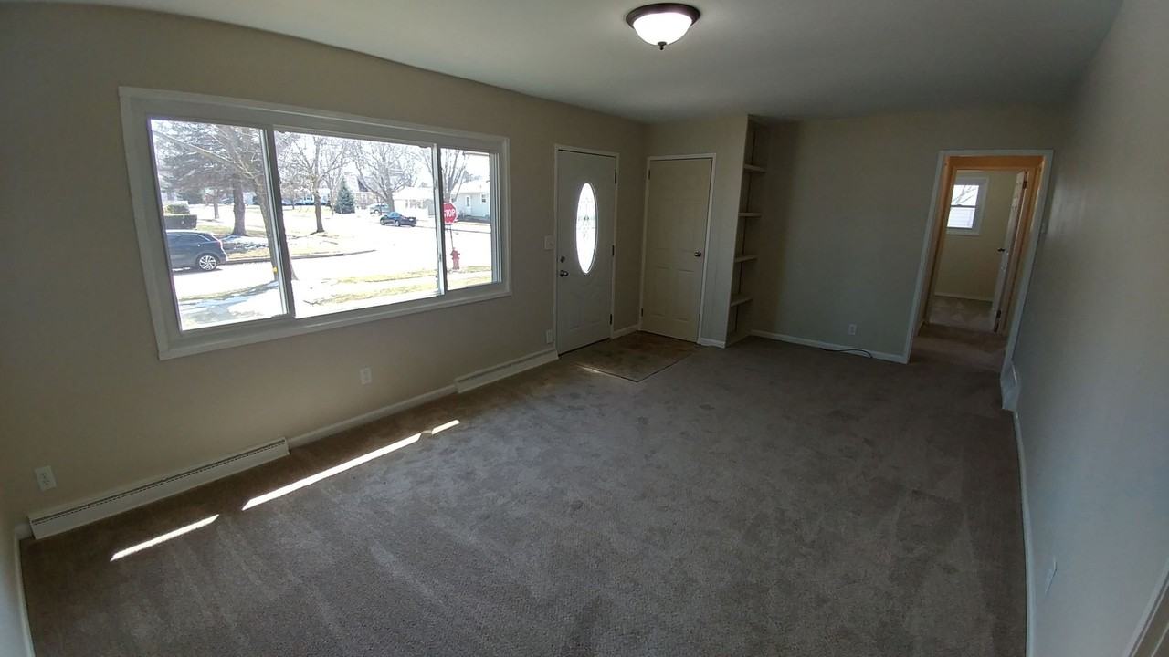 1728 25th St - Photo 3 of 27