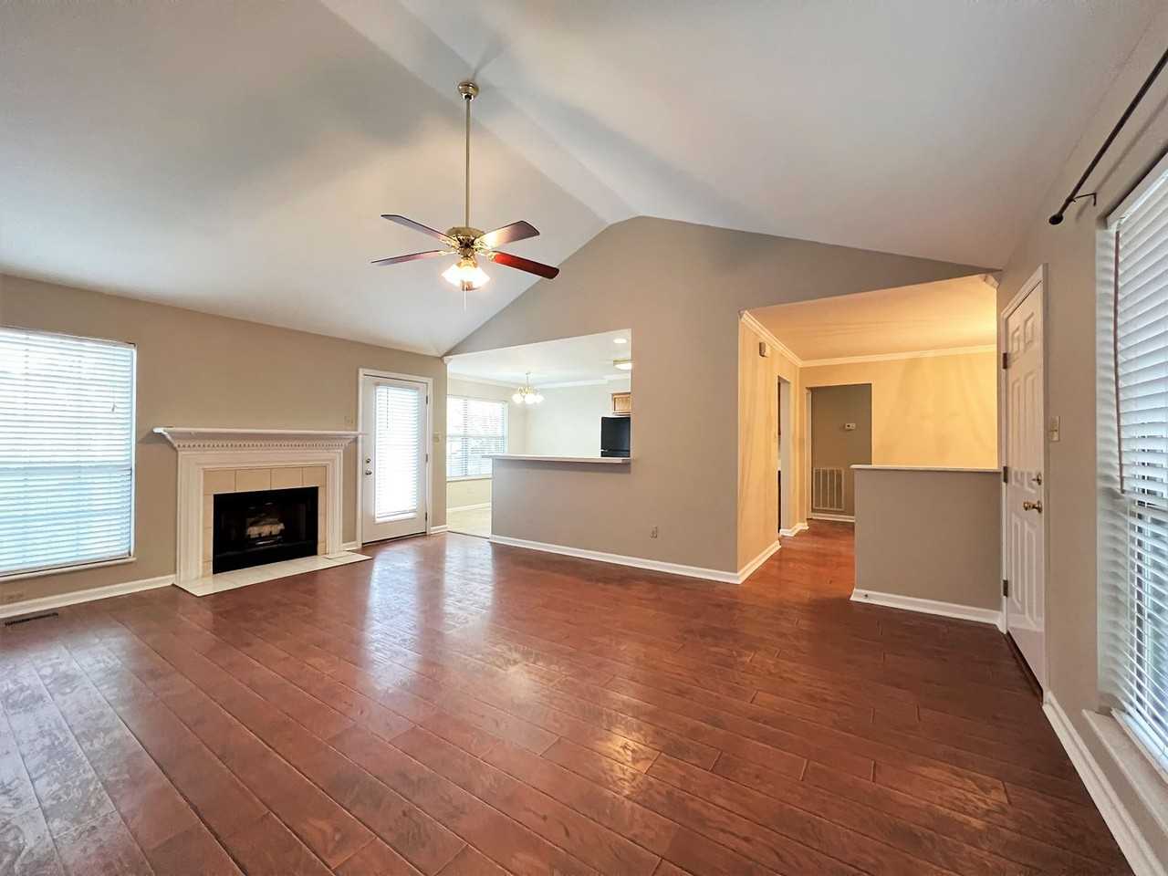 10025 Highgate Cir - Photo 2 of 21