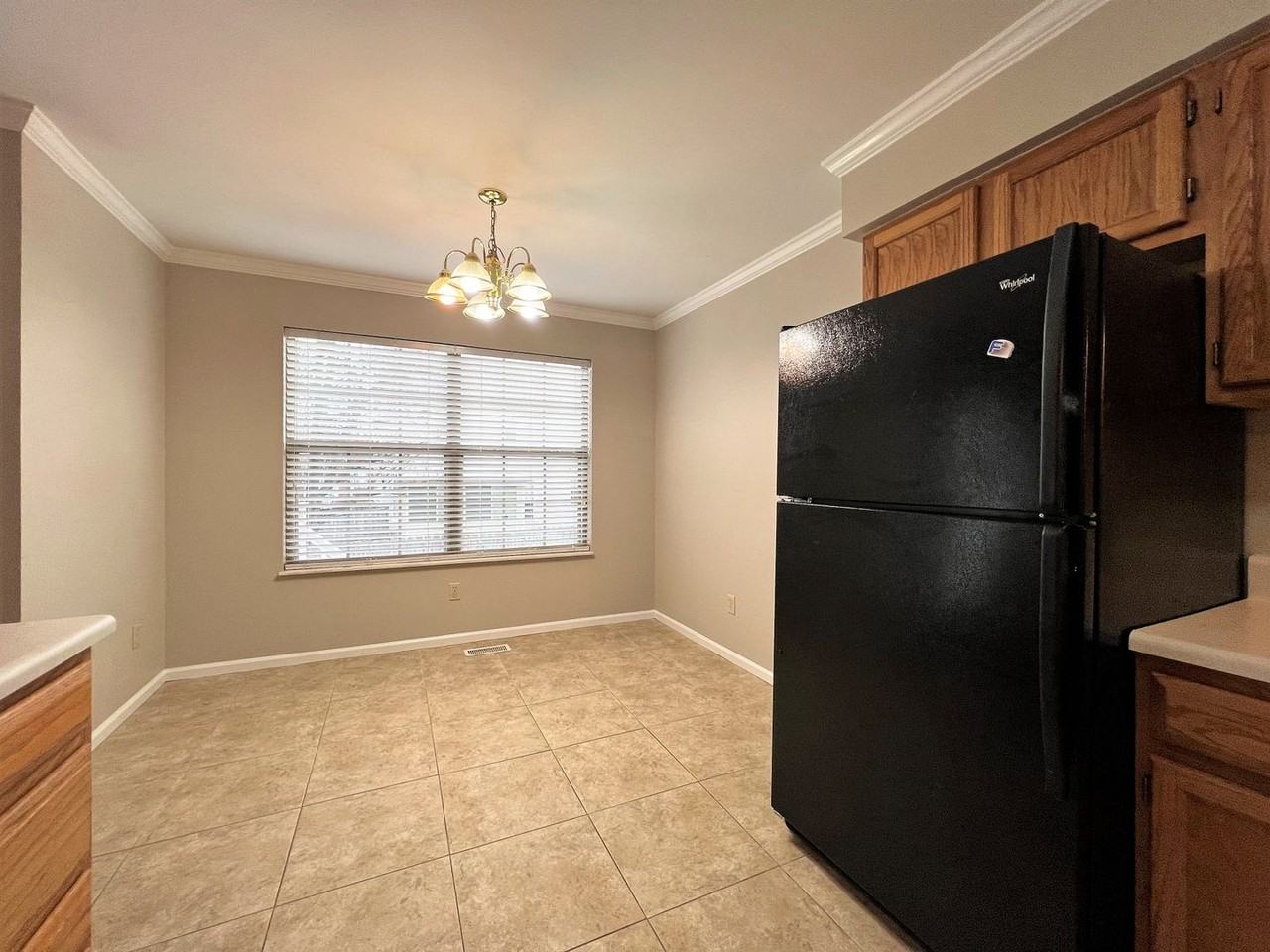 10025 Highgate Cir - Photo 4 of 21