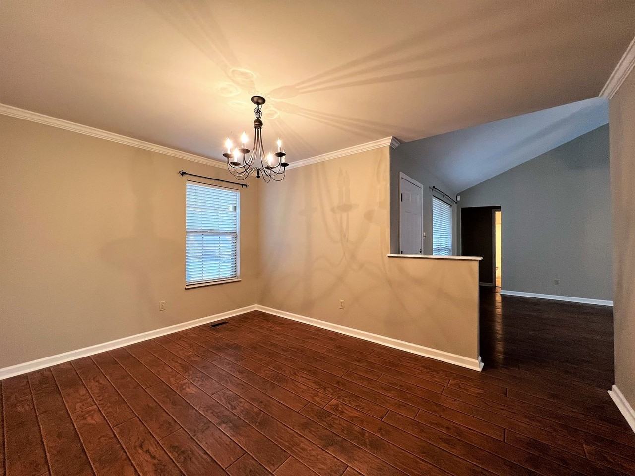 10025 Highgate Cir - Photo 7 of 21
