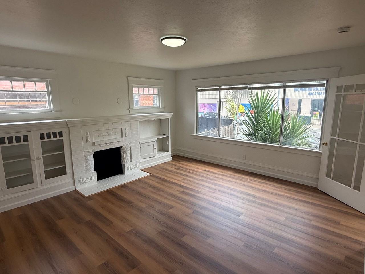 261 22nd St - Photo 5 of 30