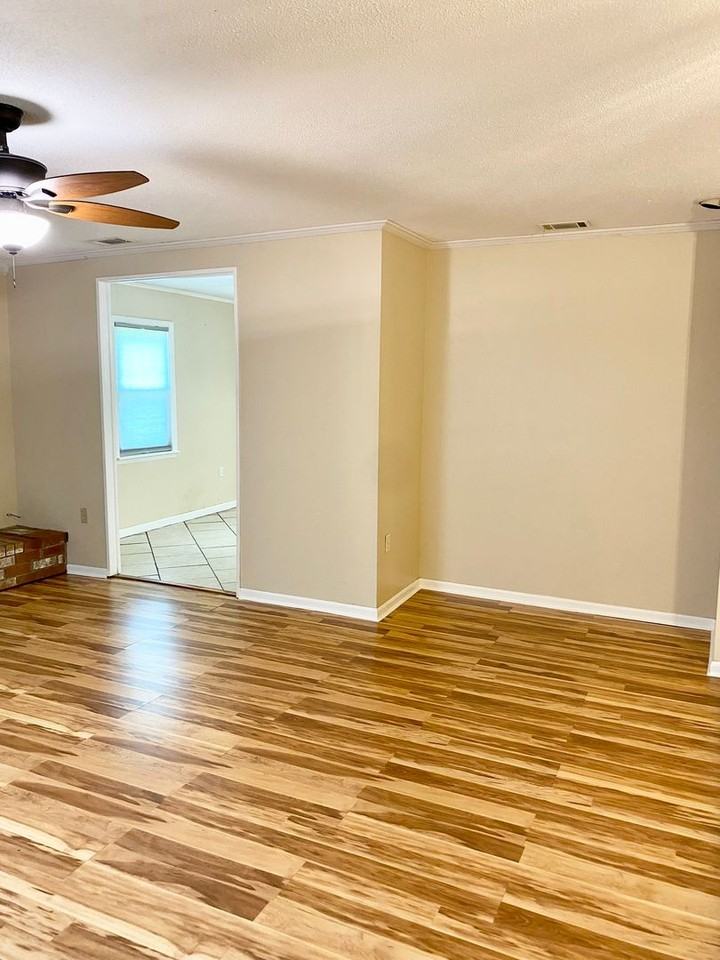 1315 Whitfield Park Dr - Photo 2 of 17