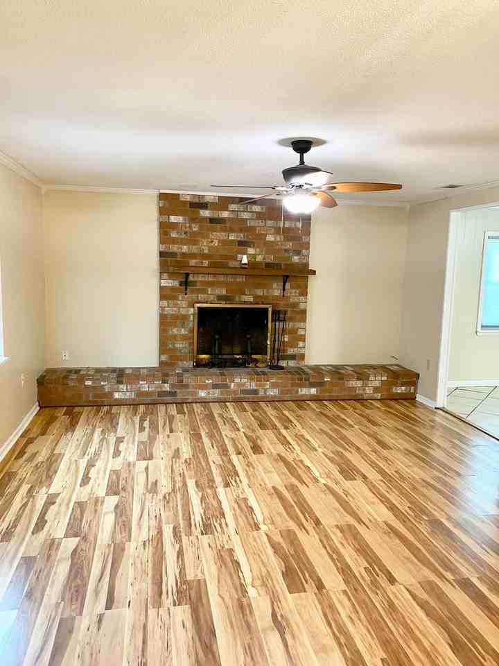 1315 Whitfield Park Dr - Photo 3 of 17
