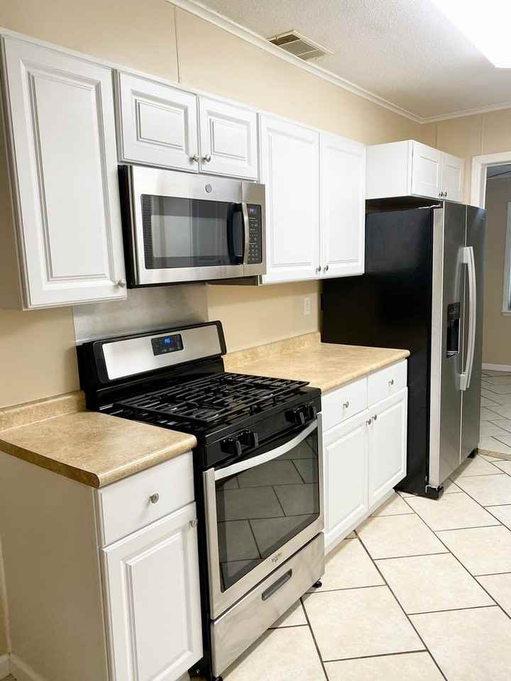 1315 Whitfield Park Dr - Photo 7 of 17