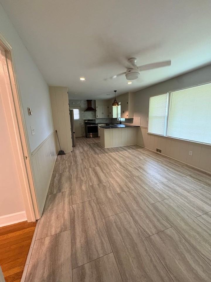 3224 Robinhood Rd - Photo 5 of 14