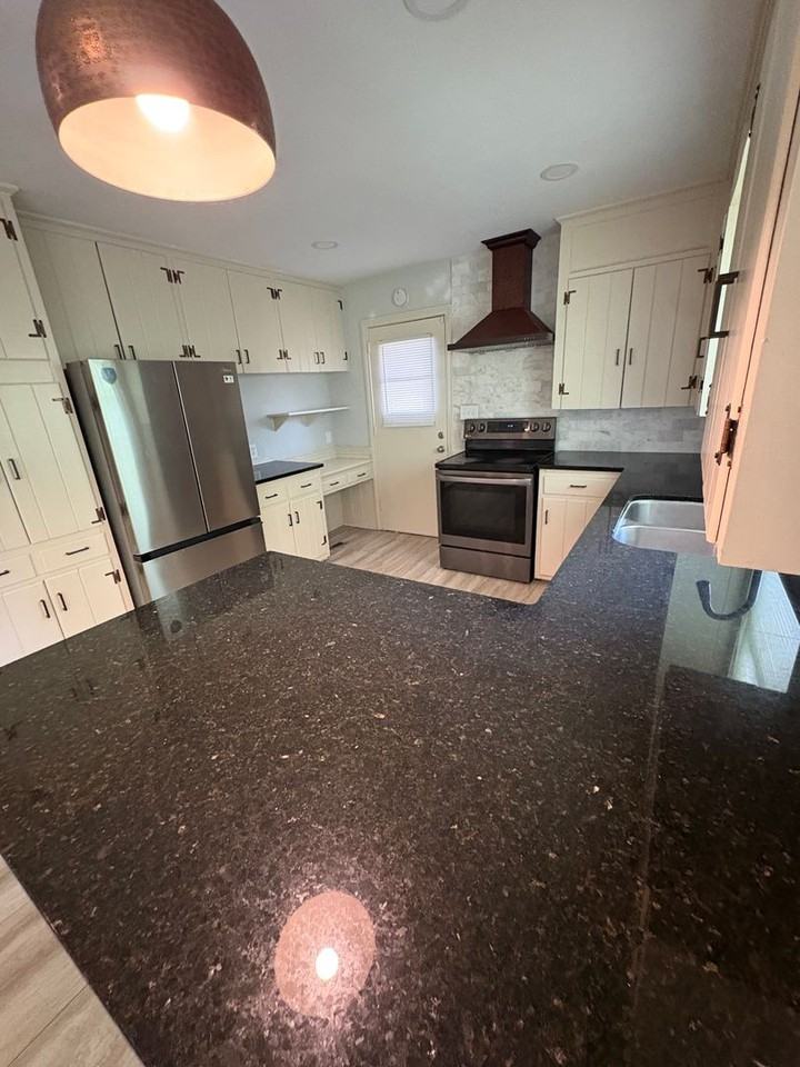 3224 Robinhood Rd - Photo 6 of 14