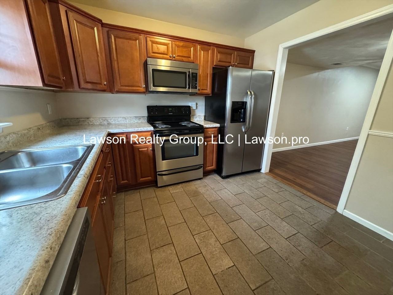 107 Oxford Sq - Photo 3 of 23
