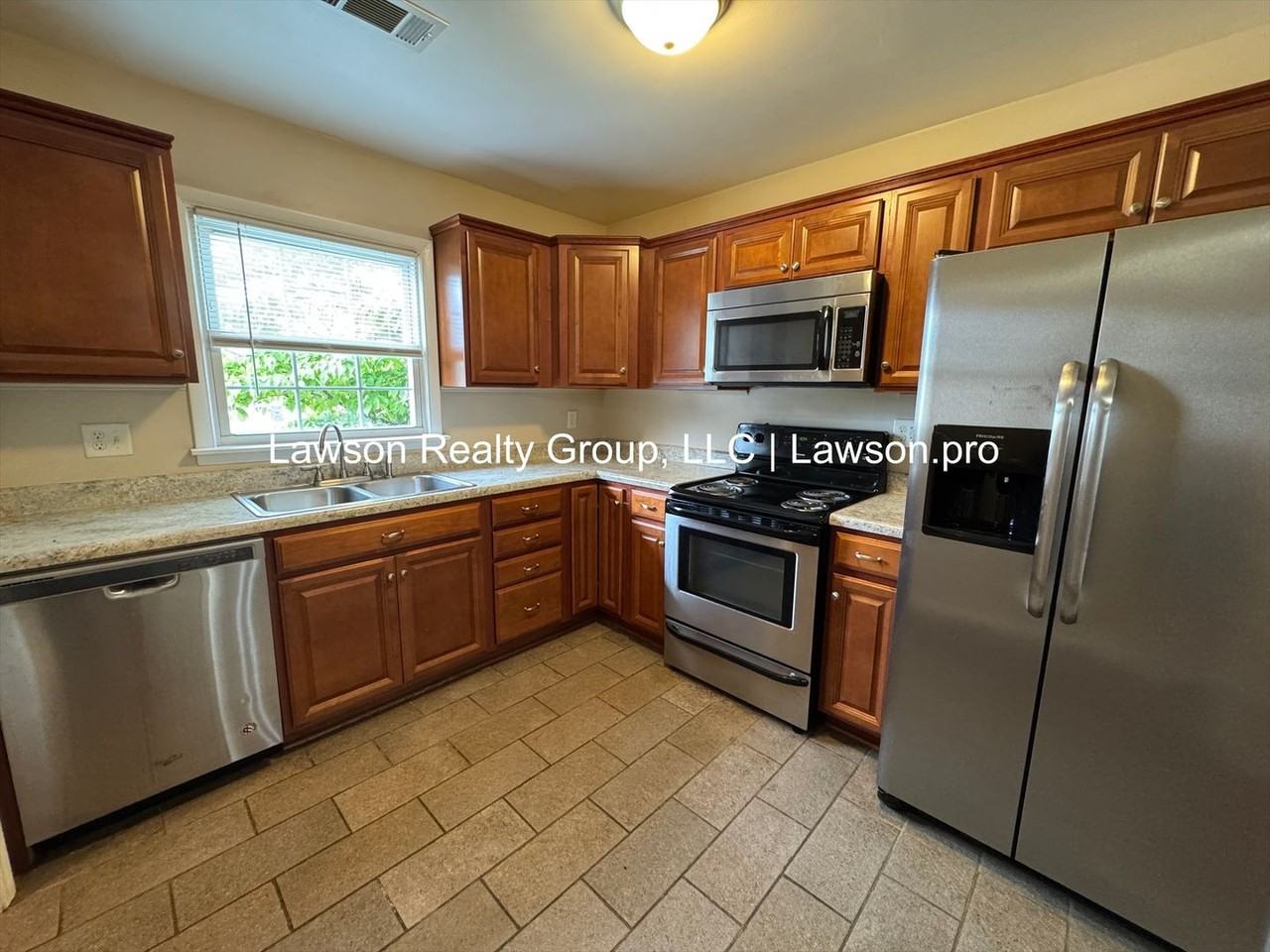 107 Oxford Sq - Photo 4 of 23