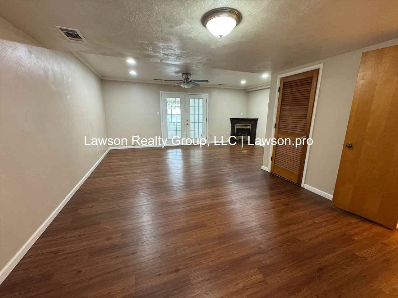 107 Oxford Sq - Photo 5 of 23