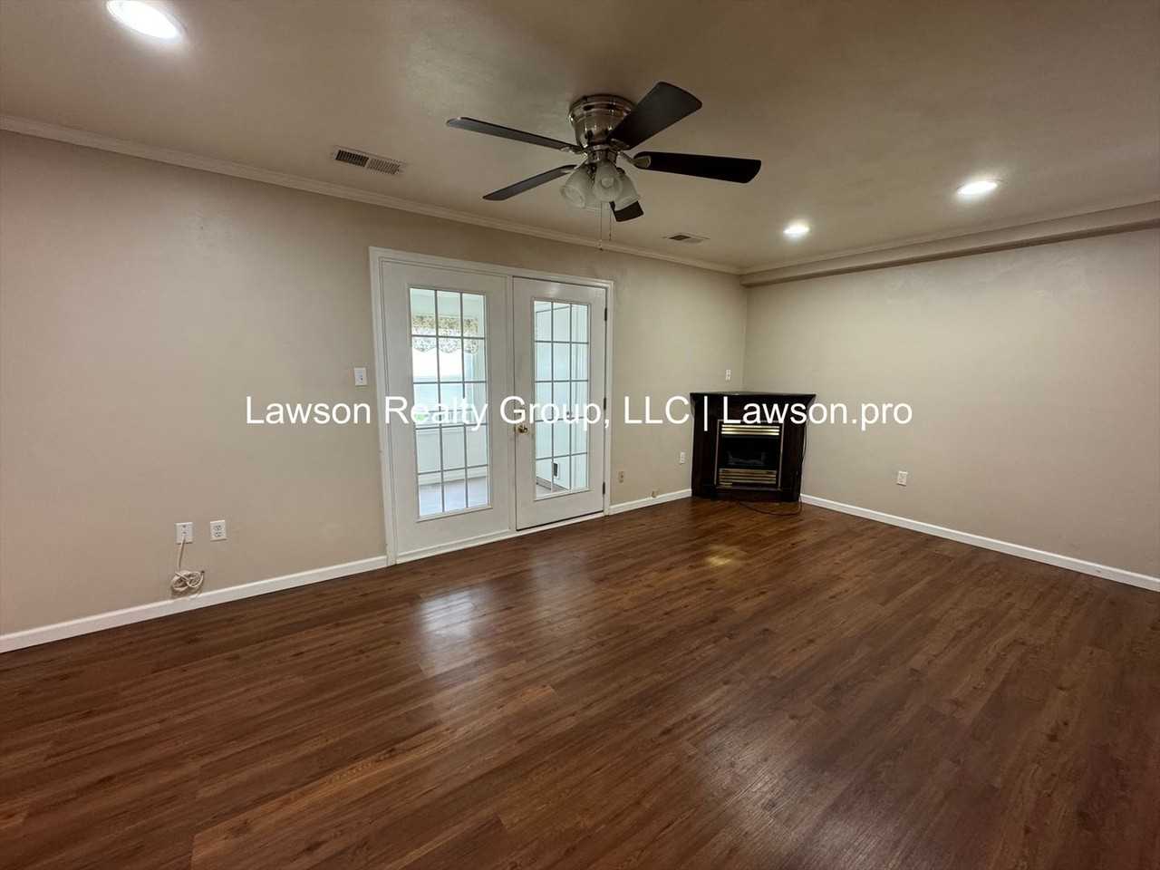 107 Oxford Sq - Photo 7 of 23