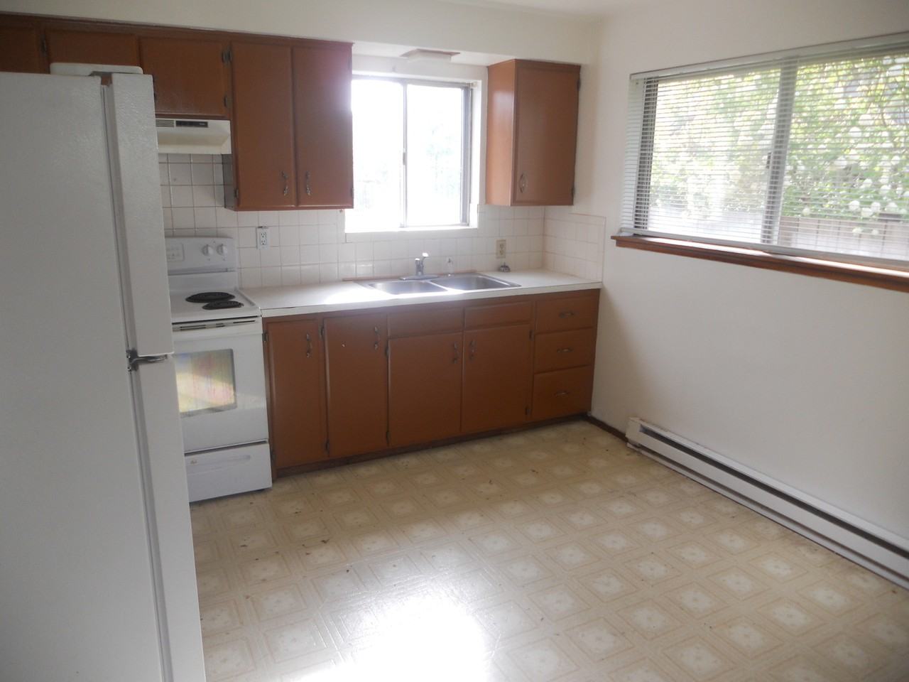 213 N Washington St - Photo 3 of 11