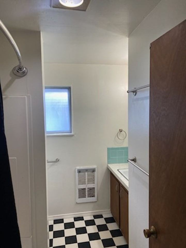 213 N Washington St - Photo 6 of 11