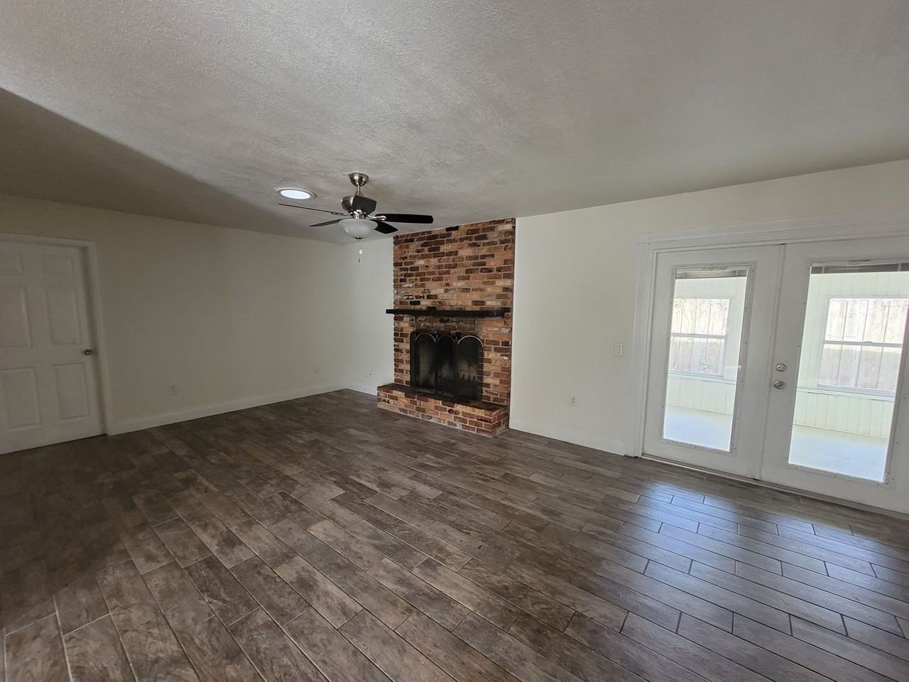 2425 W Central Ave - Photo 2 of 11