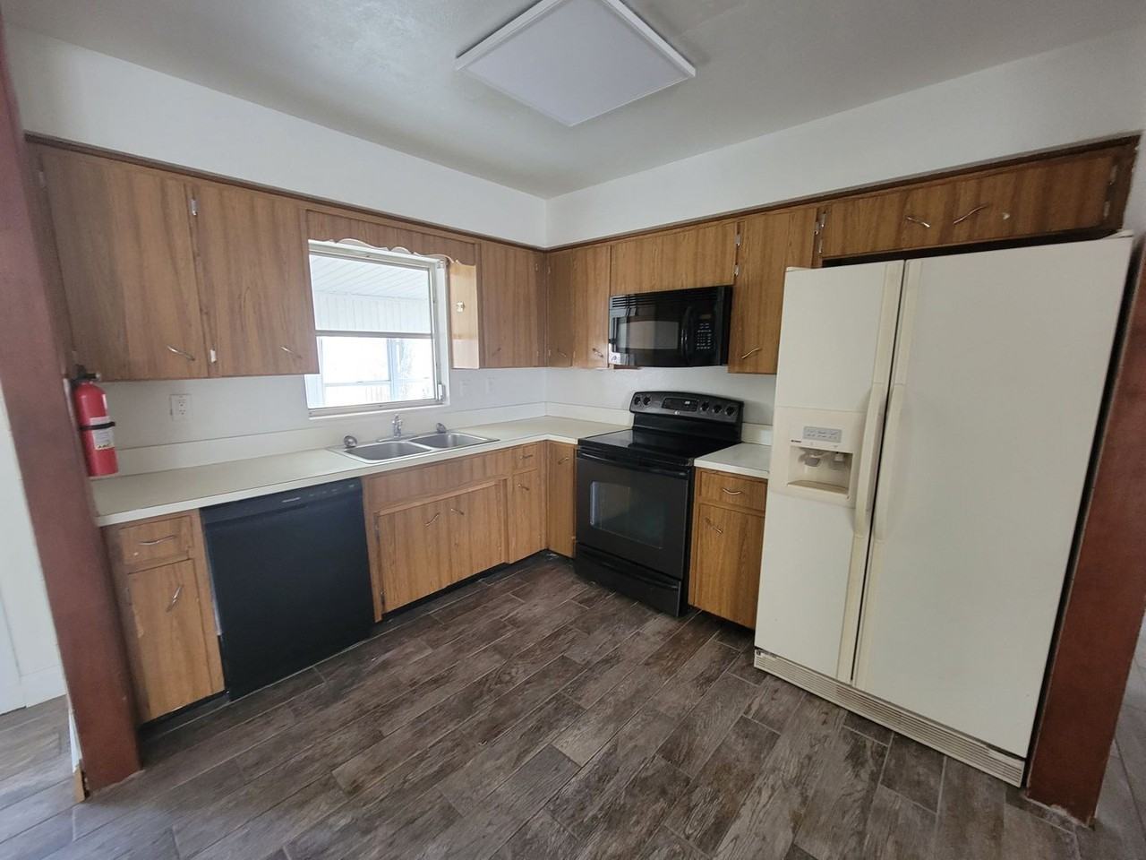 2425 W Central Ave - Photo 3 of 11