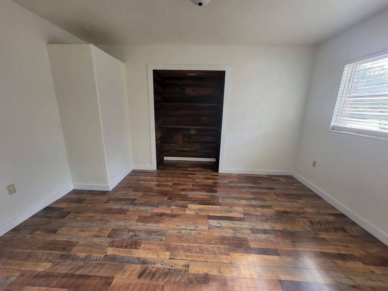 2425 W Central Ave - Photo 4 of 11