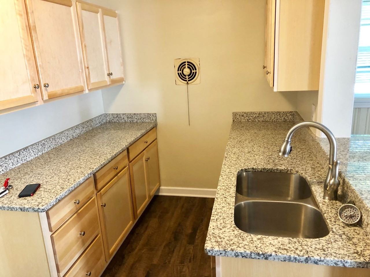 3808 Parkwood Dr - Photo 3 of 13
