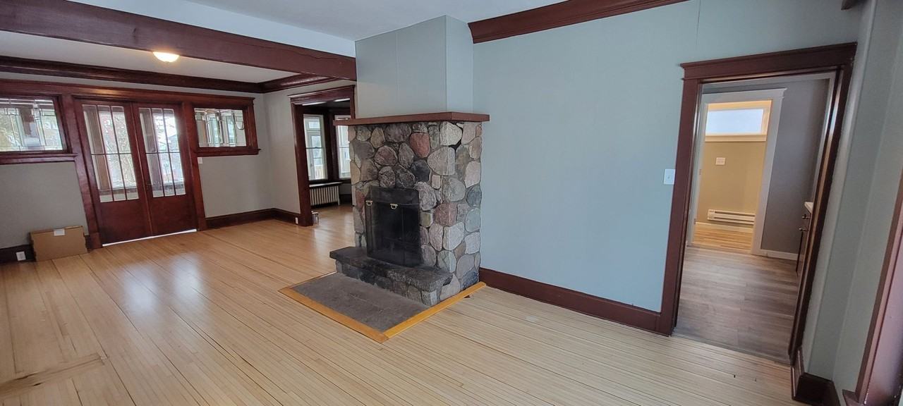 2115 E 5th St - Photo 3 of 50