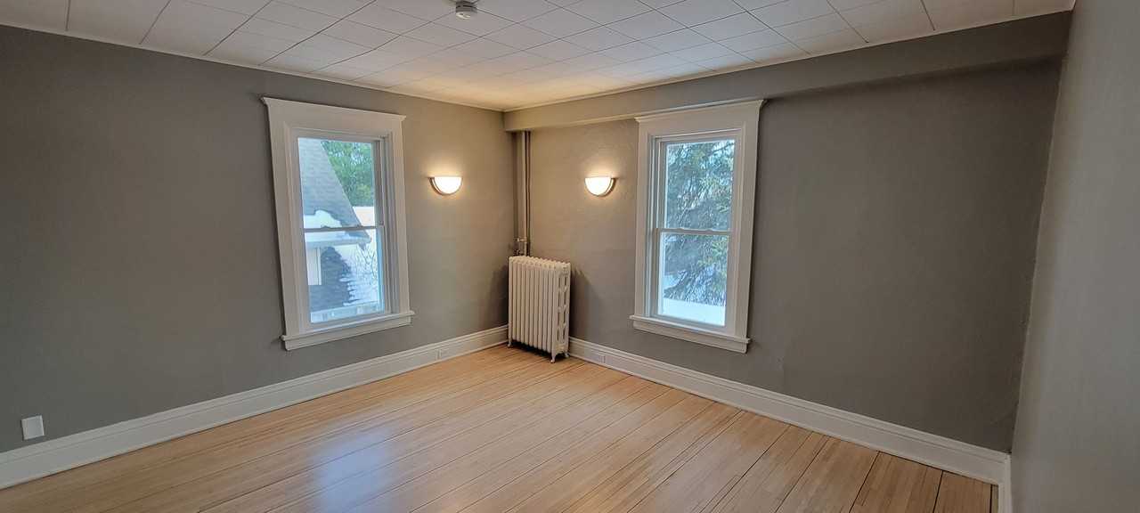 2115 E 5th St - Photo 6 of 50
