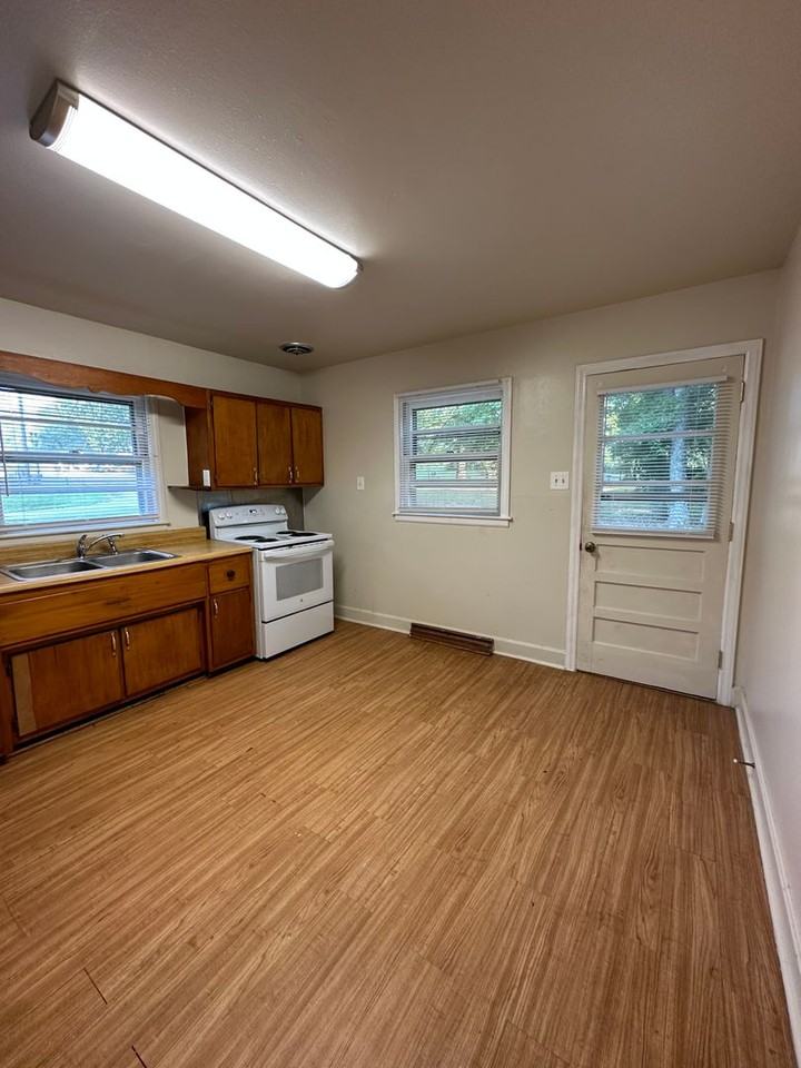 511 Mattress Factory Rd - Photo 3 of 10