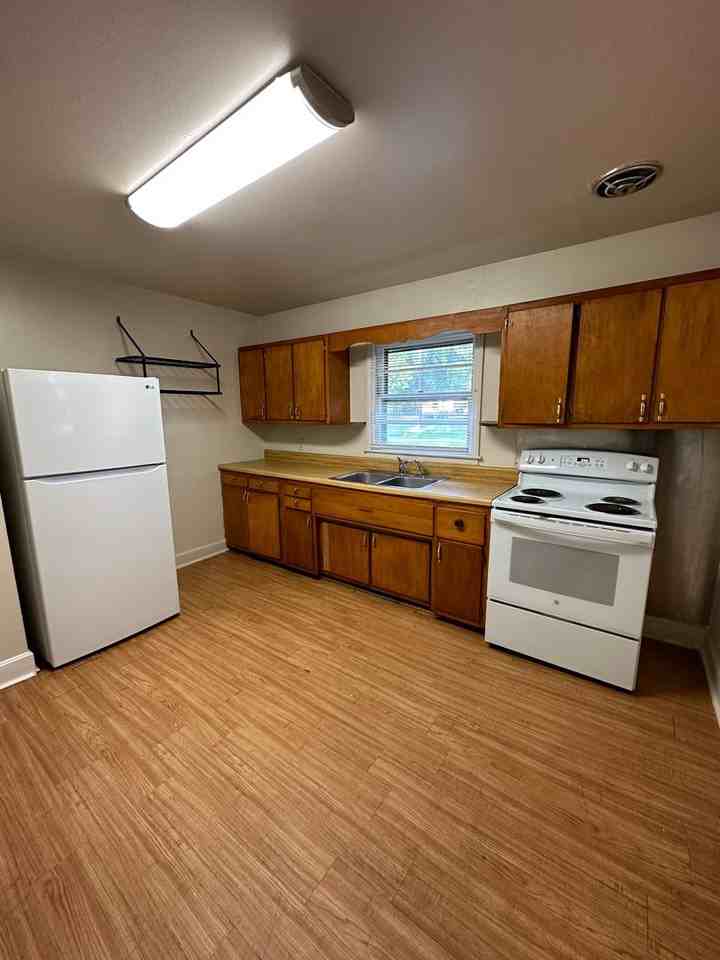 511 Mattress Factory Rd - Photo 4 of 10
