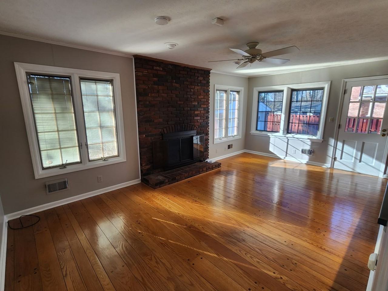 2428 Merriwood Dr - Photo 2 of 9