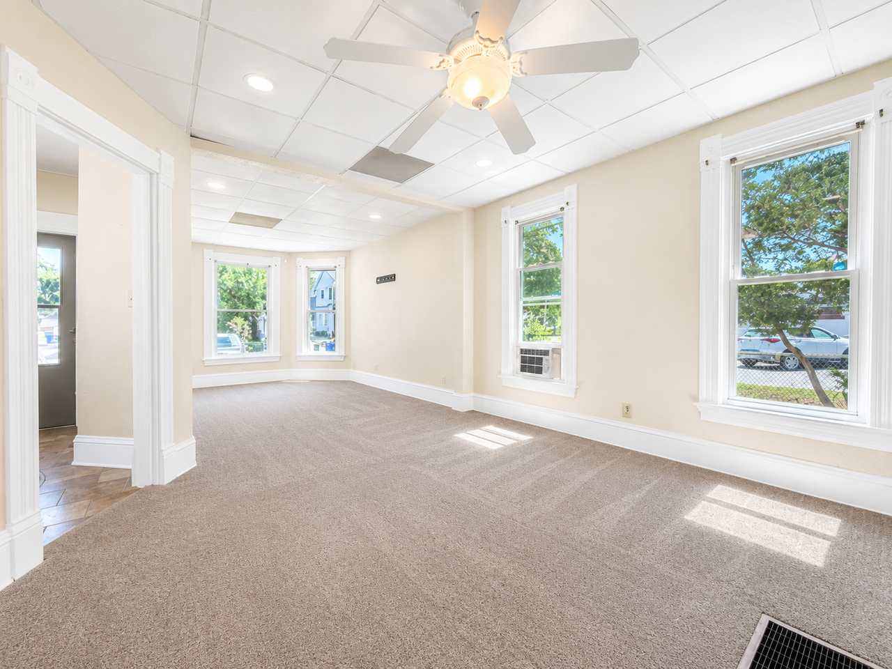 511 16th St Ne - Photo 3 of 18